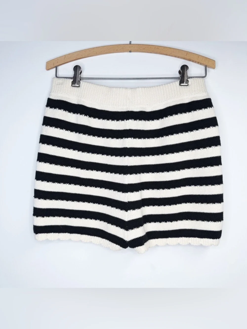ALTAR’D STATE Scalloped Hem Striped Knit Sweater Shorts Ivory & Black Size XL - Picture 3 of 7